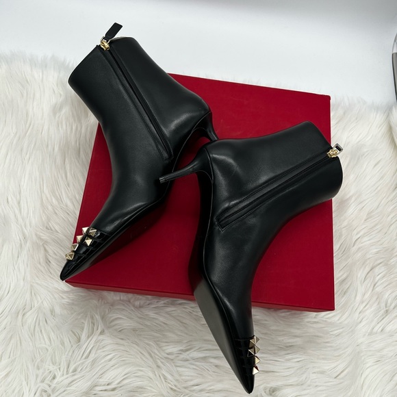 Valentino Garavani | Rockstud Alcove Leather Ankle Boots - Picture 9 of 15